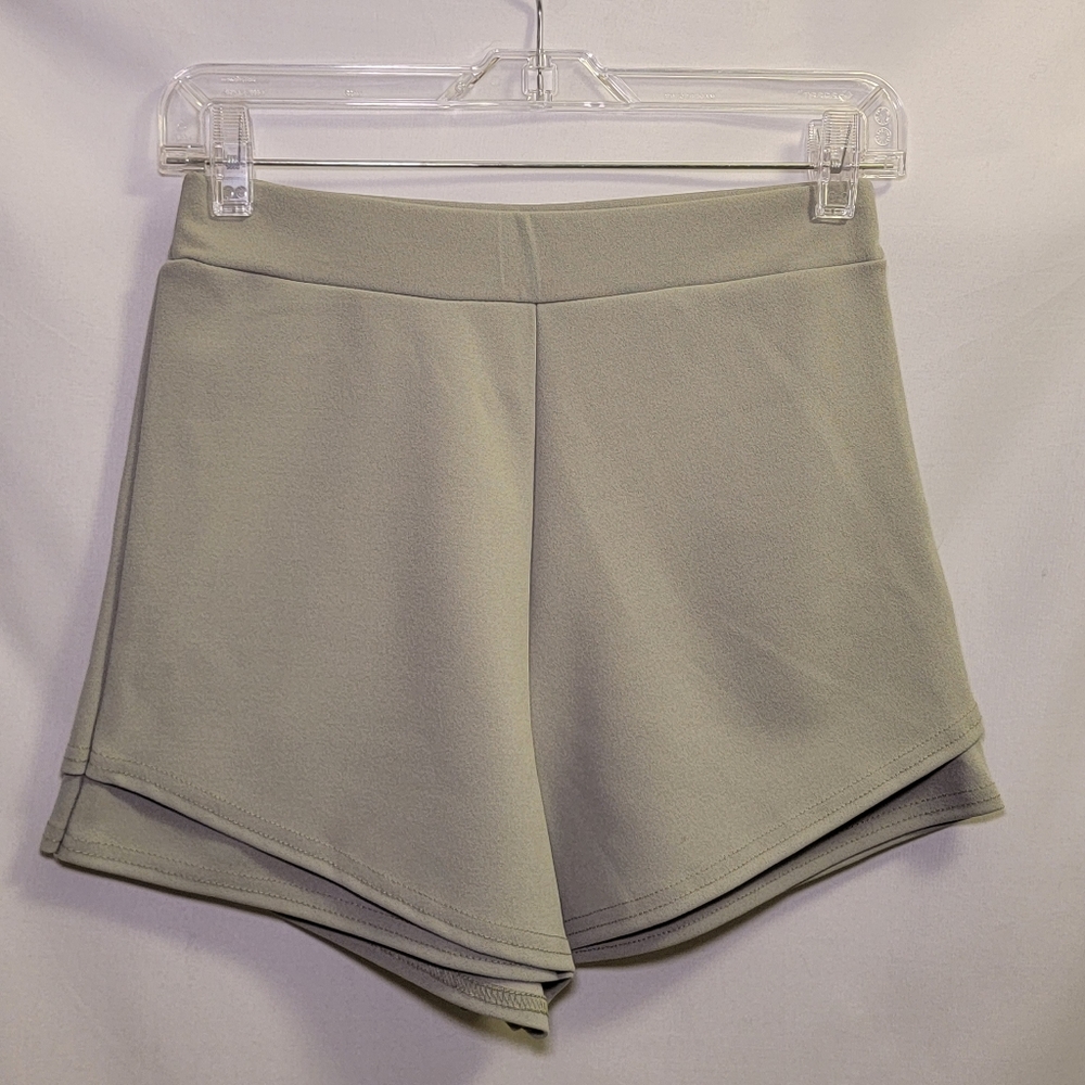 Nasty Gal, size 2, mint shorts (SOLD elsewhere)